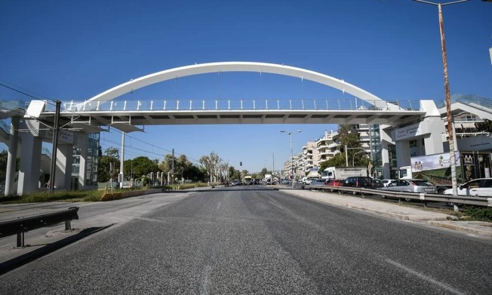 Σε κυκλοφορία από την Τρίτη η νέα πεζογέφυρα επί της Λ. Μεσογείων στην Αγ. Παρασκευή
